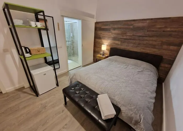 Ultra Central Bohemian Apartment 4