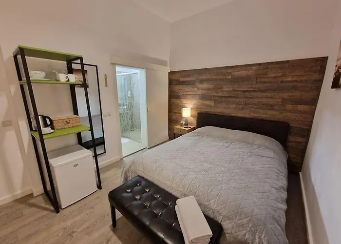 Ultra Central Bohemian Apartment 4