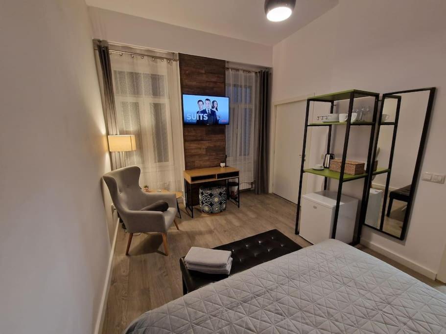 Ultra Bohemian 4 Apartment