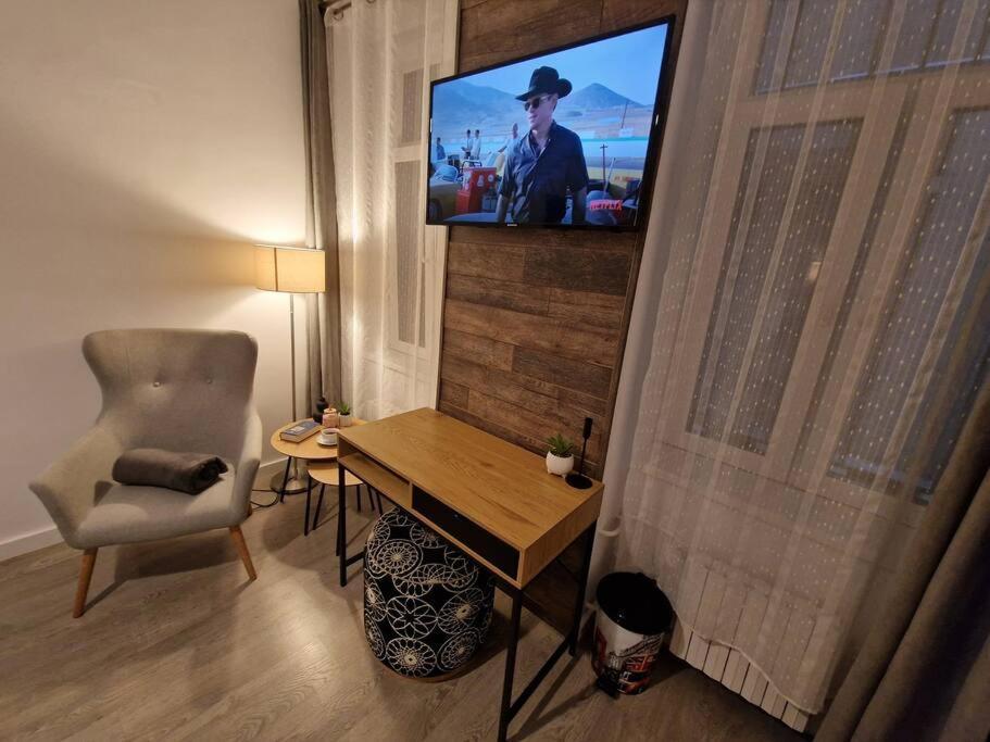 Ultra Bohemian 4 Apartment